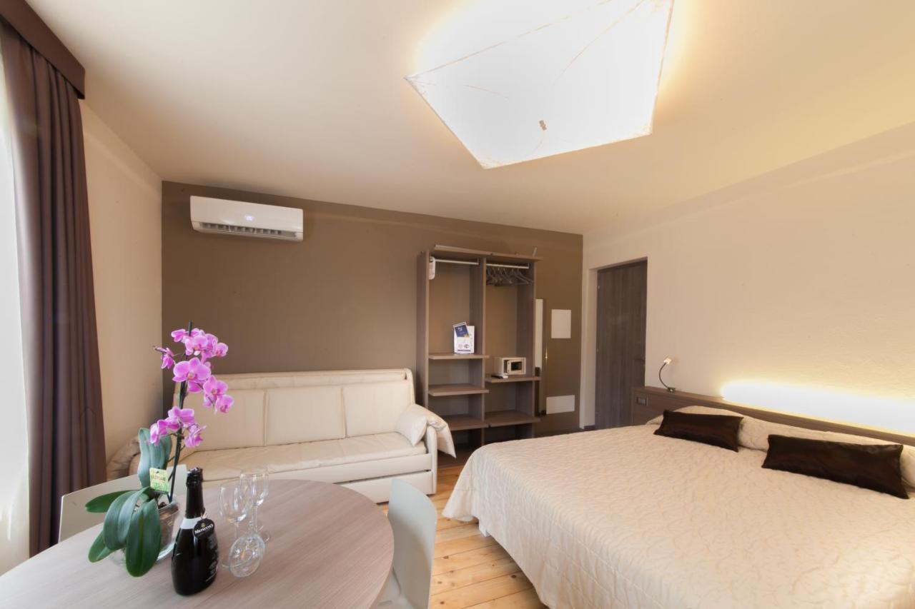 International Rooms & Apartments Sirmione Exterior foto