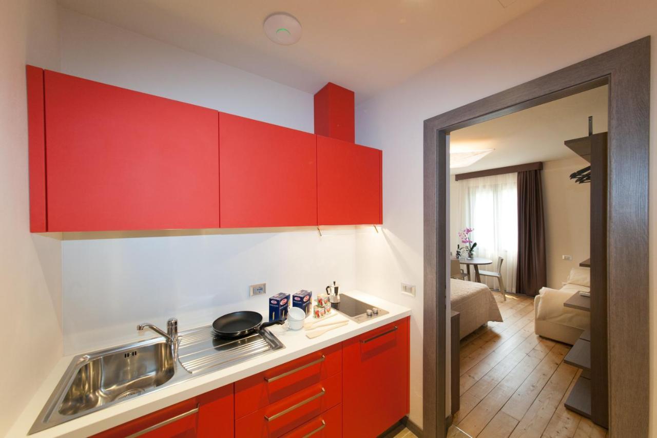 International Rooms & Apartments Sirmione Exterior foto