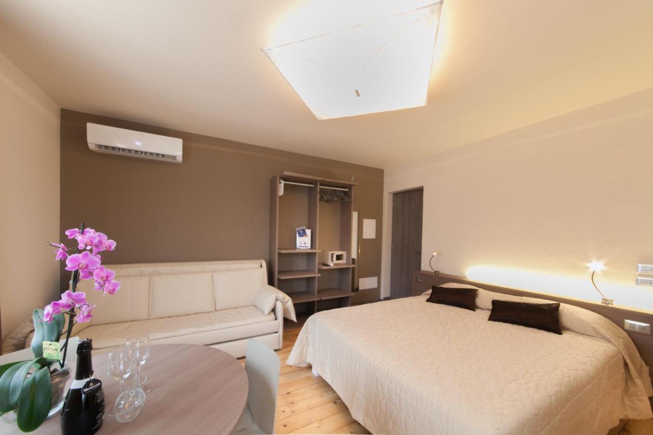 International Rooms & Apartments Sirmione Exterior foto