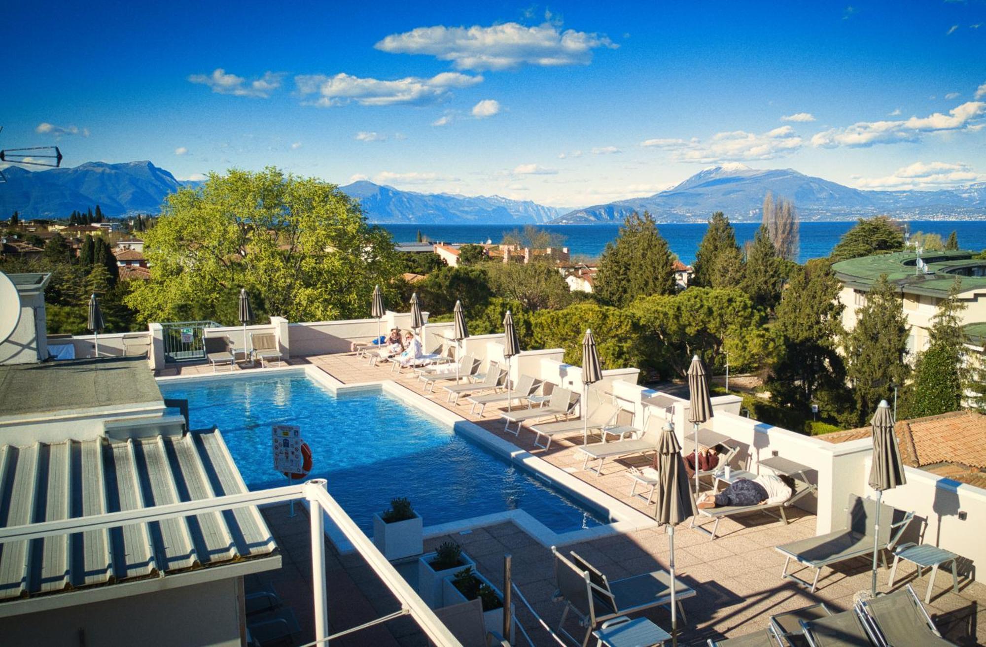 International Rooms & Apartments Sirmione Exterior foto